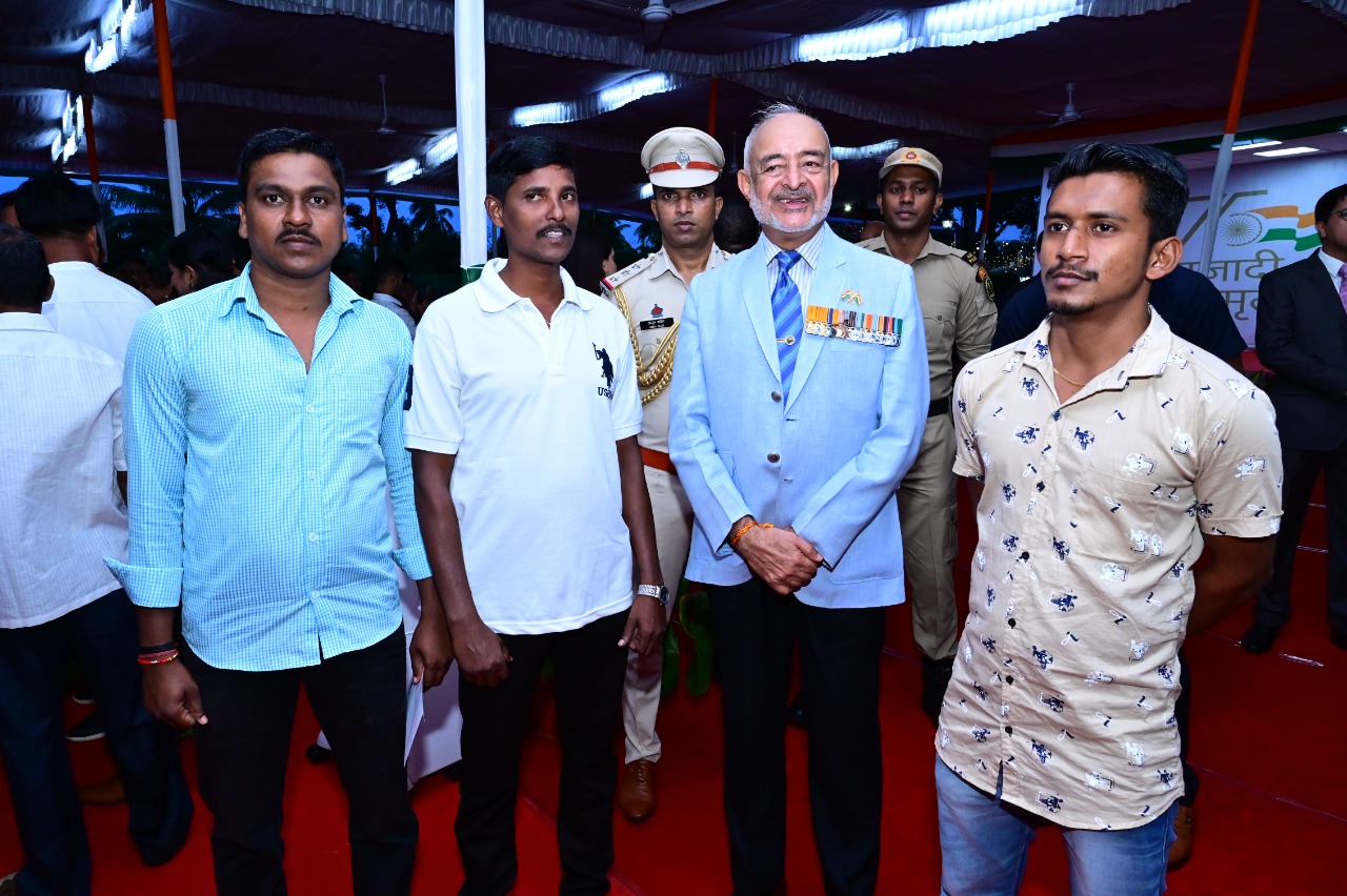 NIWS trainees received “LG commendation” a special award from LG A&N Islands on the occasion of Independence Day for saving the Life of 02 persons and showing tremendous skills on very famous Radha Nagar Beach, A&N Islands. The Trainees also honored by Mr. Ranjeet Singh, Manager (Training)- NIWS.